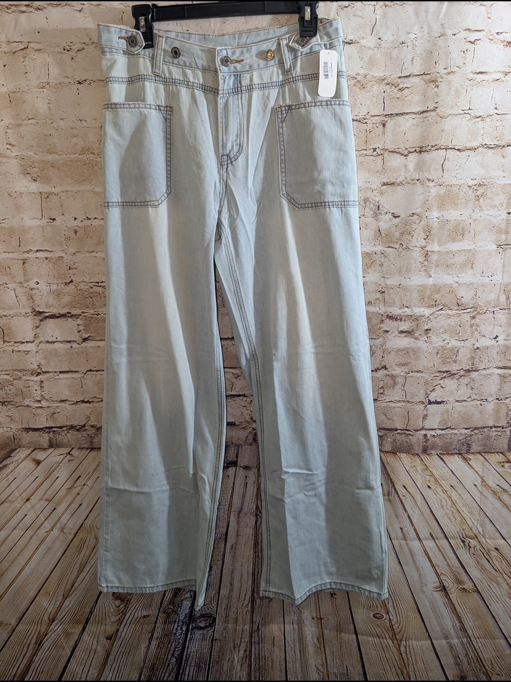 ~Wide Leg Light Wash Jeans Size Large NWT